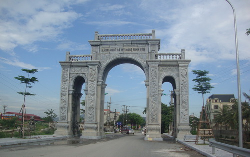 Cổng làng đá kỷ lục Ninh Vân.