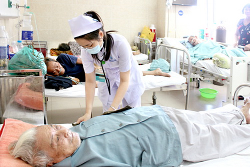 Sự chăm sóc tận tình của người thầy thuốc đã giúp bệnh nhân vượt qua giây phút hiểm nghèo.