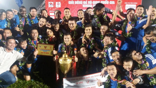 Đội bóng FC Quảng Nam lần đầu tiên lên ngôi tại V-League.