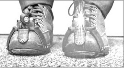 Giày laser giúp bệnh nhân Parkinson đi lại dễ dàng hơn.