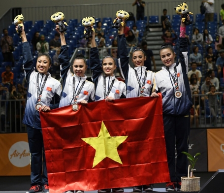 Đội tuyển thể dục nghệ thuật với tấm HCV tại Sea Games 29.