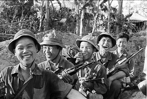 Hình ảnh người lính trong thơ ca cách mạng Việt Nam.