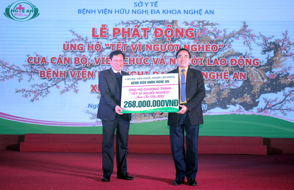Gần 700 triệu đồng ủng hộ cho Tết vì người nghèo và bệnh nhân khó khăn