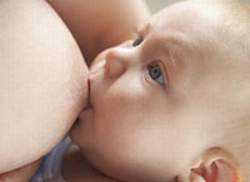 Cai sữa không đúng cách: Có thể gây áp-xe vú nhưng không gây ung thư
