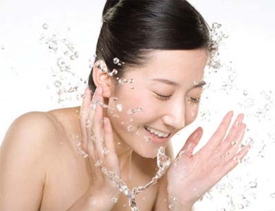 rửa mặt sạch giúp trị mụn hiệu quả
