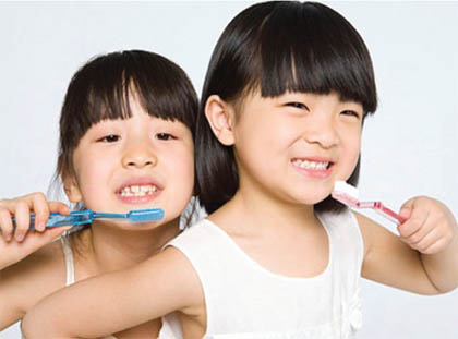 Áp-xe răng miệng giúp điều chỉnh các vấn đề về cắn răng, hàm lệch, răng khớp, tạo nên một hàm răng đều đặn và hài hòa. Chúng tôi sử dụng công nghệ đương đại nhất để thực hiện áp-xe, trang bị đội ngũ bác sĩ giàu kinh nghiệm và tận tâm để đảm bảo quá trình điều trị diễn ra hiệu quả và an toàn.