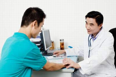 Thầy thuốc với... bệnh khó nói