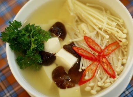 Canh nấm kim châm - món ăn bổ dưỡng ngày hè