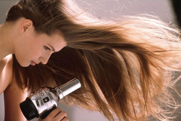 101 kiểu chải đầu sai cách gây hư tổn tóc