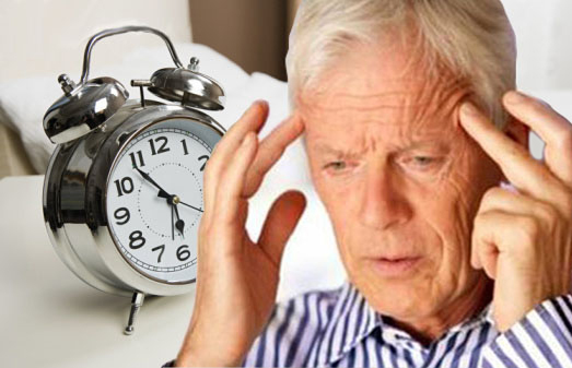Vì sao người già hay mất ngủ?