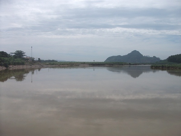 Số xã, phường còn ngập sâu ở Hà Nội giảm, mực nước ngập còn 1m- Ảnh 3.