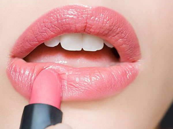 Hóa chất son môi gây hại thần kinh