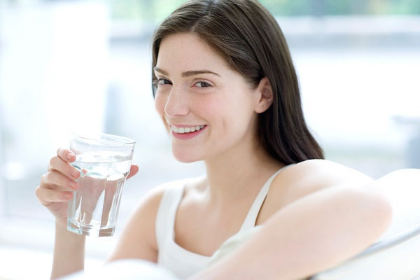 Khỏe, đẹp hơn nhờ thói quen uống nước ấm