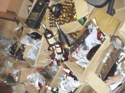 Hải Phòng phạt 21 triệu đồng cơ sở sản xuất rượu gạo không đảm bảo an toàn thực phẩm- Ảnh 2. Đình chỉ hoạt động một công ty sản xuất rượu