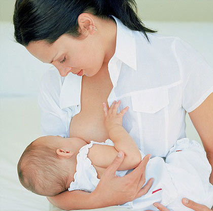 Bú mẹ hoàn toàn trong 6 tháng đầu là lựa chọn tốt nhất cho trẻ nhỏ