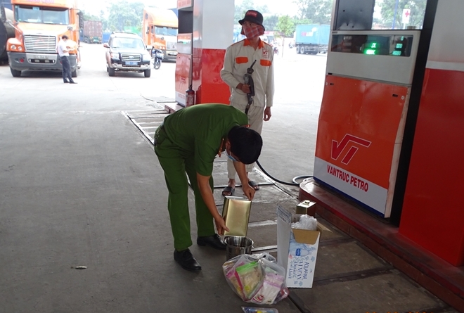Khám xét 10 địa điểm liên quan đến đường dây xăng giả cực lớn tại Đồng Nai