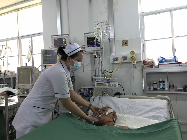 Kịp thời cứu sống người đàn ông ‘ho ra máu sét đánh’- Ảnh 2. Bệnh viện Đa khoa Trung ương Cần Thơ làm chủ kỹ thuật chữa ho ra máu sét đánh