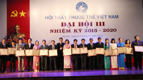 Bo-Y-te-tang-bang-khen-Hoi-Thay-thuoc-tre