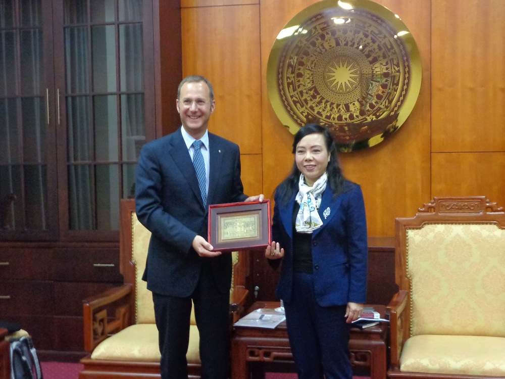 Bo-truong-Y-te-Nguyen-Thi-Kim-Tien-tiep-Chu-tich-Hiep-hoi-bac-si-gia-dinh-the-gioi