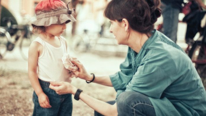 dau-hieu-chung-to-ban-qua-can-thiep-vao-cuoc-song-cua-tre