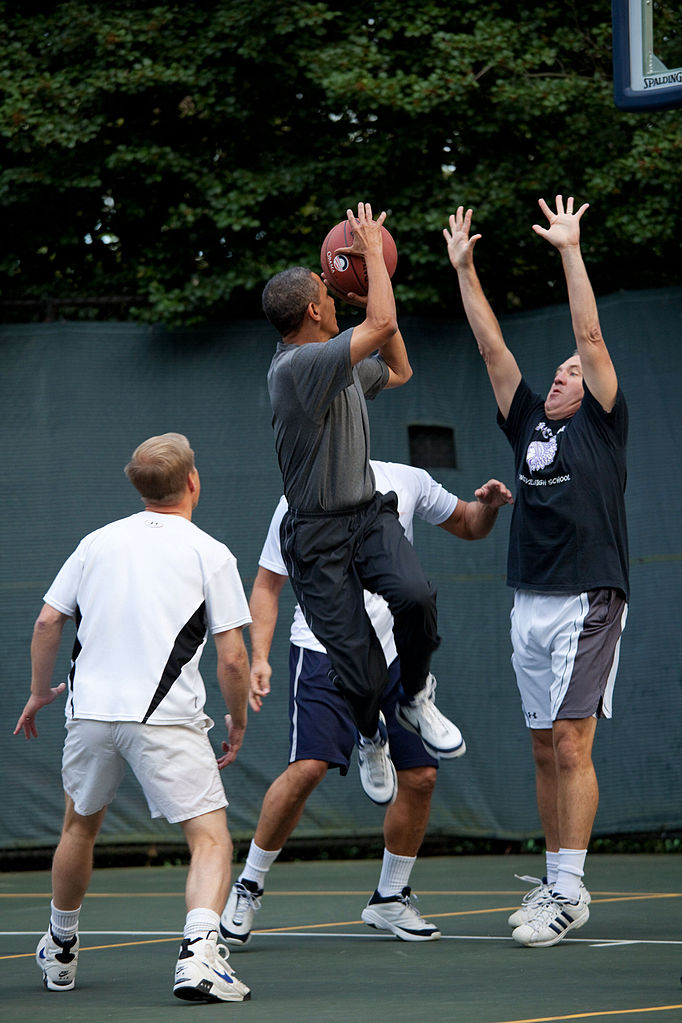 Obama thích chơi bóng rổ Obama-thich-bong-ro