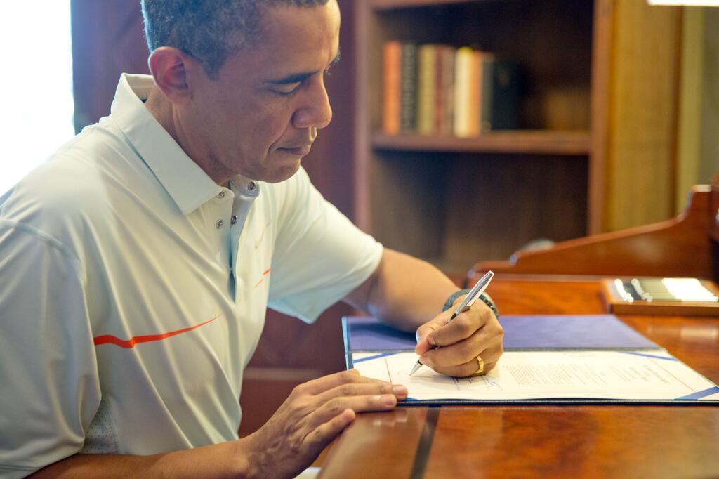 Obama thuận tay trái Obama-thuan-tay-trai