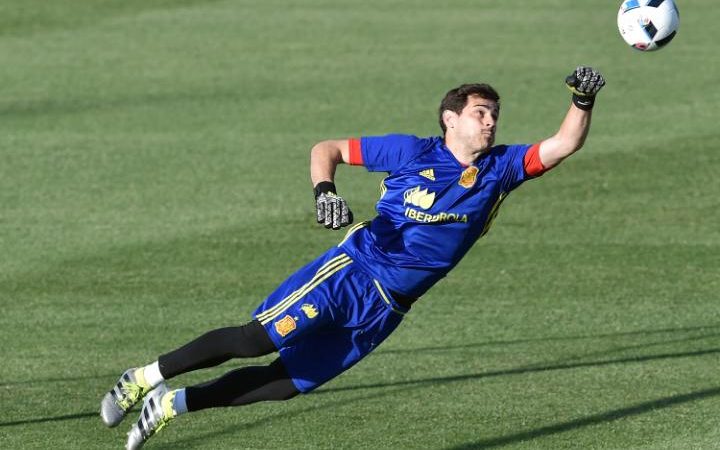 11-ngoi-sao-Euro-se-gia-tu-san-co-Thu-mon-Casillas
