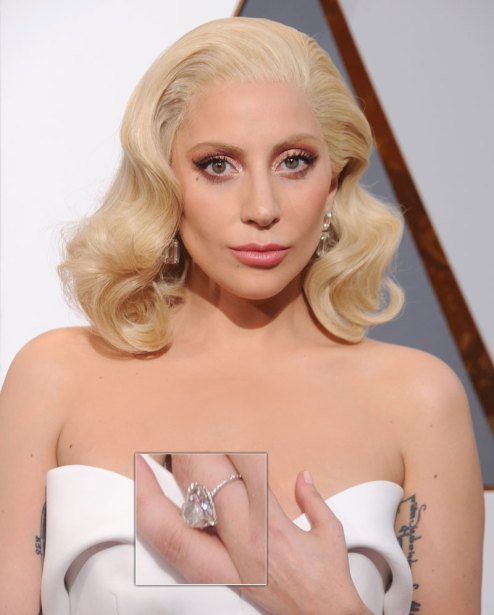 Soi-nhan-dinh-hon-cua-sao-Hollywood-Lady-Gaga