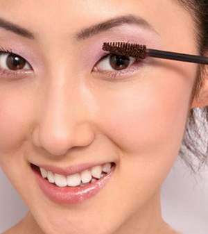 cho-hang-mi-quyen-ru-chai-mascara