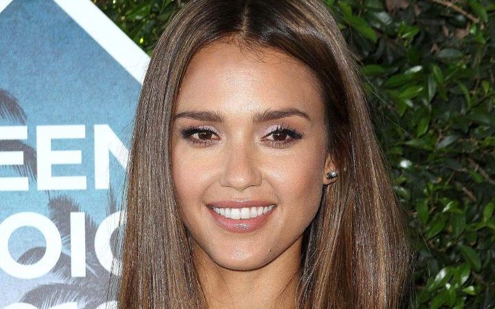 ngoi-sao-giau-co-tu-nghe-tay-trai-Jessica-Alba