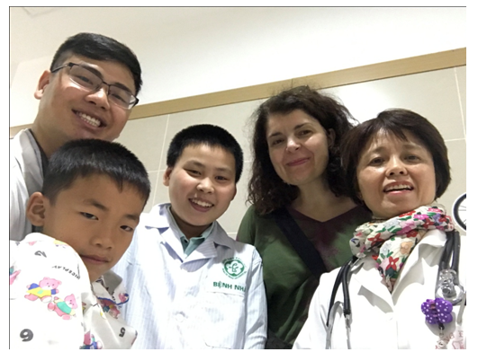 Các bác sĩ Viện Trường Đại học Toulouse tham gia hội chẩn các ca bệnh tim bẩm sinh cùng các bác sĩ Việt Nam