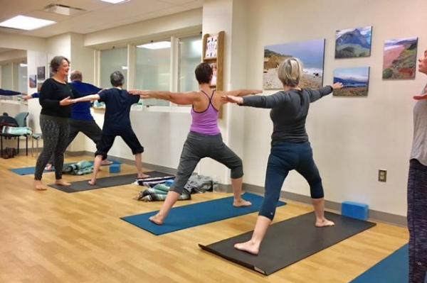 Tập yoga giúp giảm tác dụng phụ sau điều trị ung thư tuyến tiền liệt