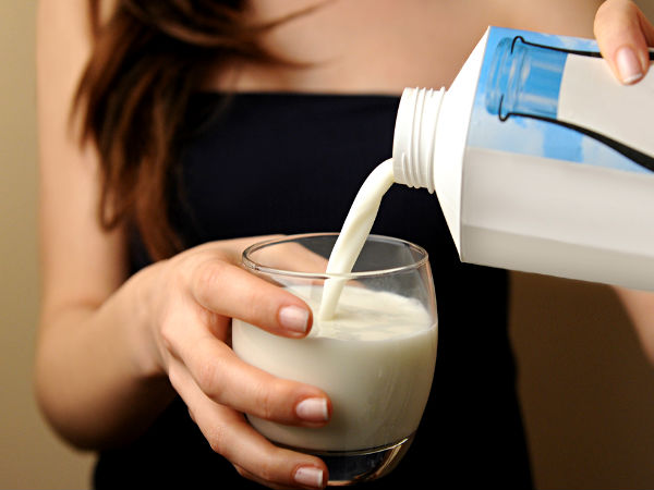 sữa tươi giúp lông mày mọc nhanh