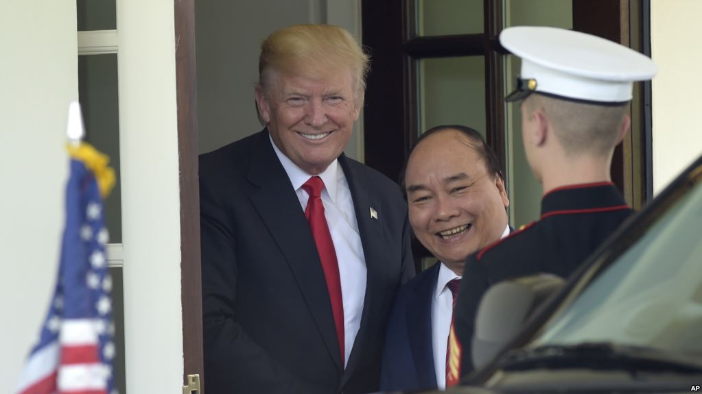 Tổng thống Donald Trump vui mừng đón Thủ tướng Nguyễn Xuân Phúc ở Nhà Trắng