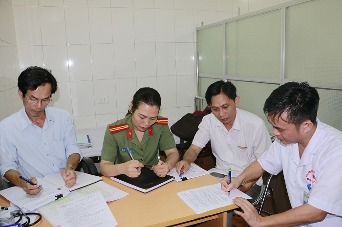 Lập biên bản xử lý vi phạm đối với PKĐK Hoành Sơn 