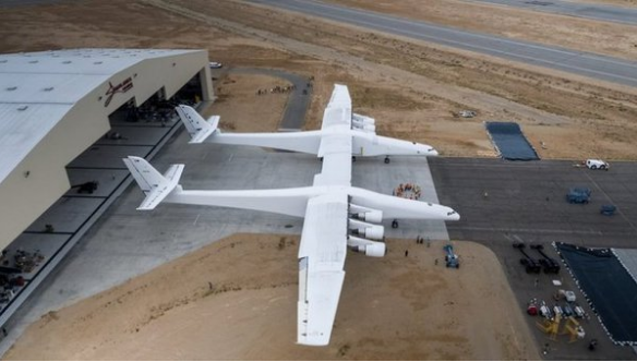 Chiếc máy bay lớn nhất thế giới Stratolaunch của Mỹ được thiết kế như một bệ phóng tên lửa