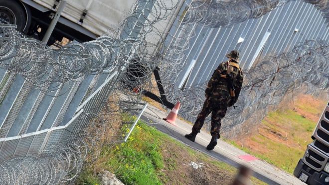Hungary lập hàng rào biên giới chặn người nhập cư