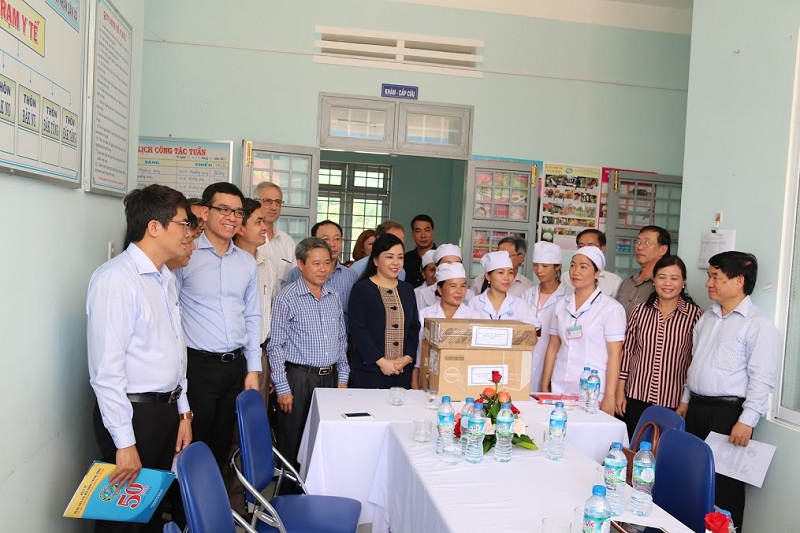Phái đoàn EU và Bộ Y tế thăm và làm việc với bệnh viện huyện Đăk Hà