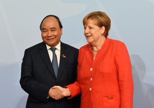 Thủ tướng Đức Angela Merkel đón Thủ tướng Nguyễn Xuân Phúc