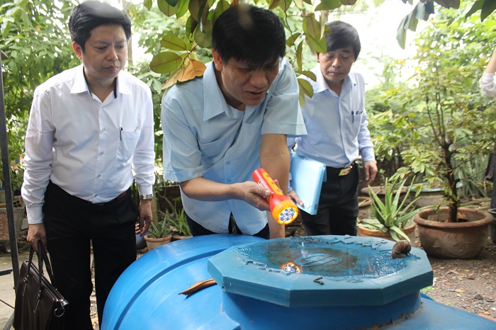Thứ trưởng Bộ Y tế GS. TS. Nguyễn Thanh Long kiểm tra công tác phòng chống dịch bệnh tại địa bàn TP.HCM