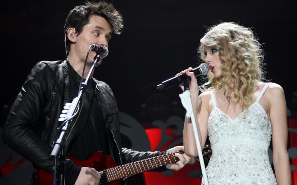 Taylor Swift biểu diễn cùng Jonas Brothers 2009