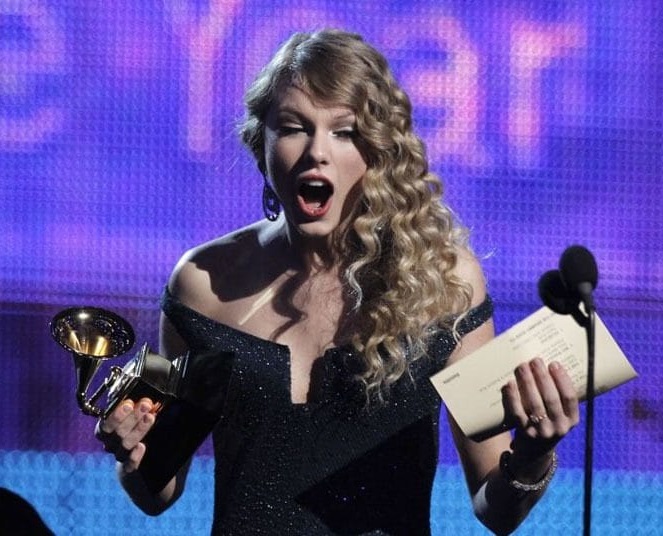 Taylor Swift nhận giải Grammy năm 2010