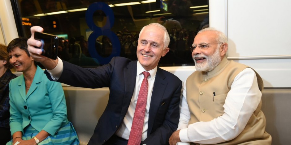 Thủ tướng Ấn Độ Narendra Modi (bên phải) Thủ tướng Ấn Độ Narendra Modi (bên phải)