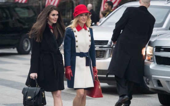 Hope Hicks cùng Kellyanne Conway 