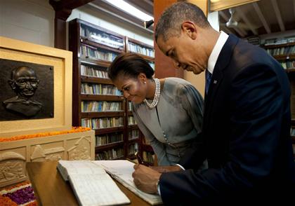 Tổng thống Obama viết lưu bút khi tới thăm Bảo tàng Gandhi ở Ấn Độ