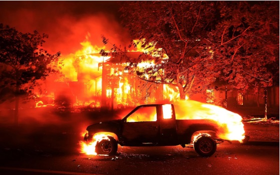 Những ngôi nhà ở Coffey Park, Santa Rosa bốc cháy