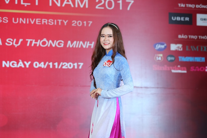 thí sinh tham dự hoa khôi sinh viên