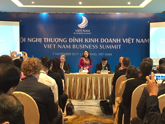 Bộ trưởng Nguyễn Thị Kim Tiến phát biểu và trình bày tại Phiên họp Y tế-Giáo dục trong khuôn khổ Tuần lễ Cấp cao APEC