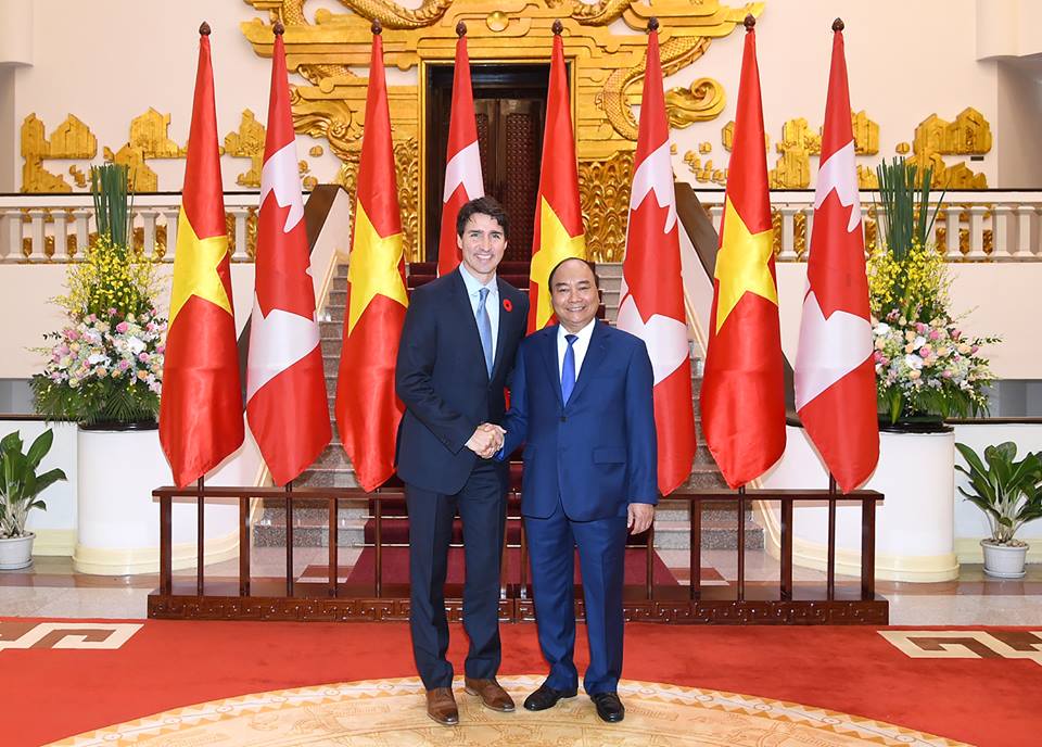 Thủ tướng Nguyễn Xuân Phúc bắt tay Thủ tướng Canada Justin Trudeau 