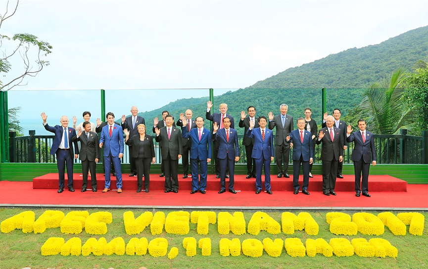 Các nhà lãnh đạo các nước APEC chụp ảnh lưu niệm tại Đà Nẵng